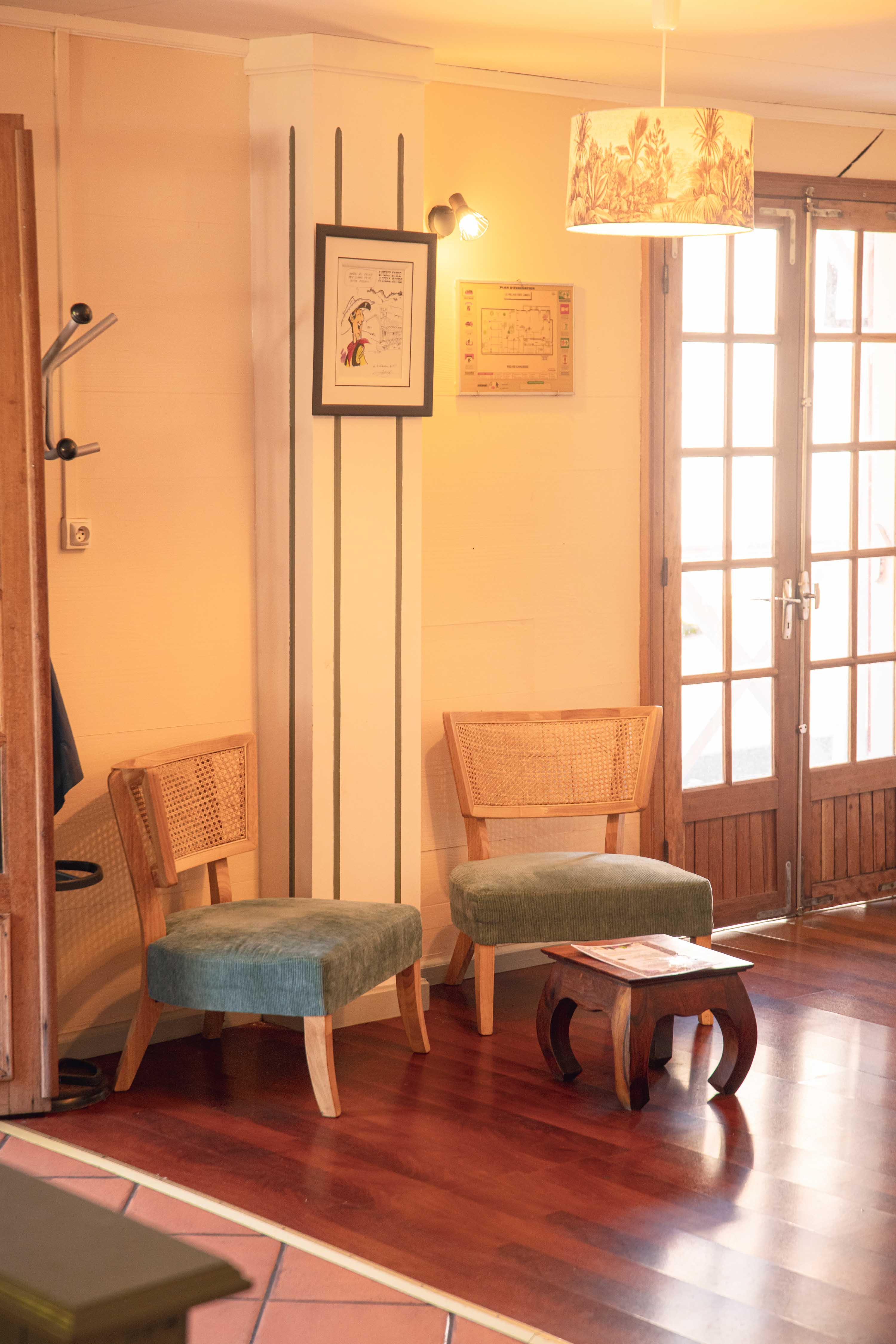 Furniture in a room | Source : Hotel Le Relais des Cîmes - www.relaisdescimes.com